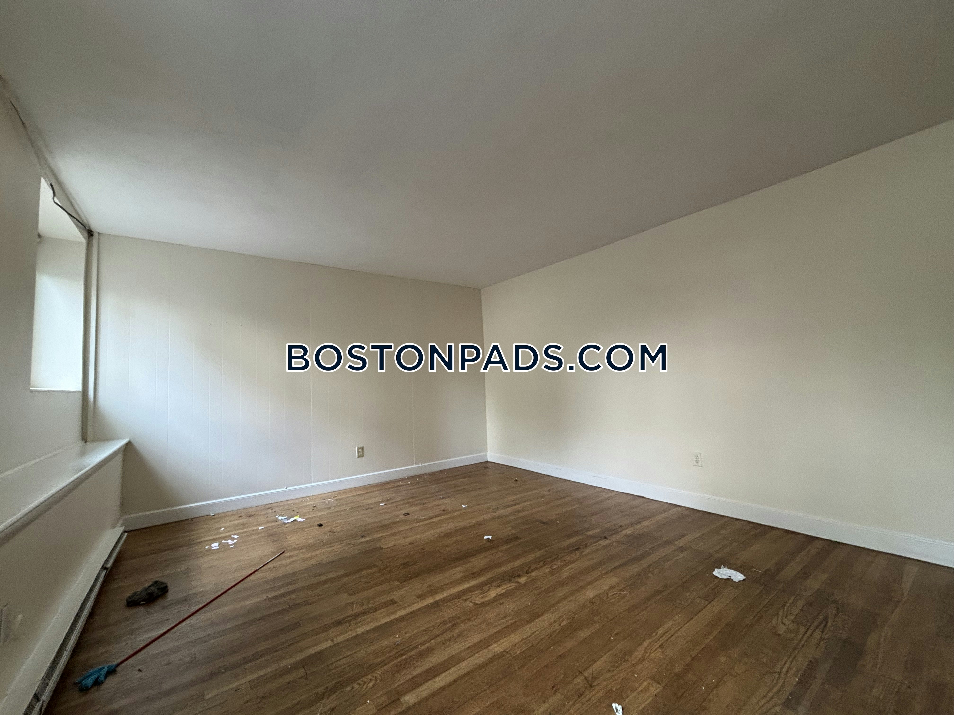 Boston - 0 Beds, 1 Baths