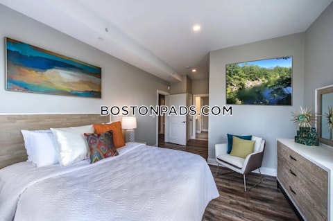 Broadway Lynnfield photo 18