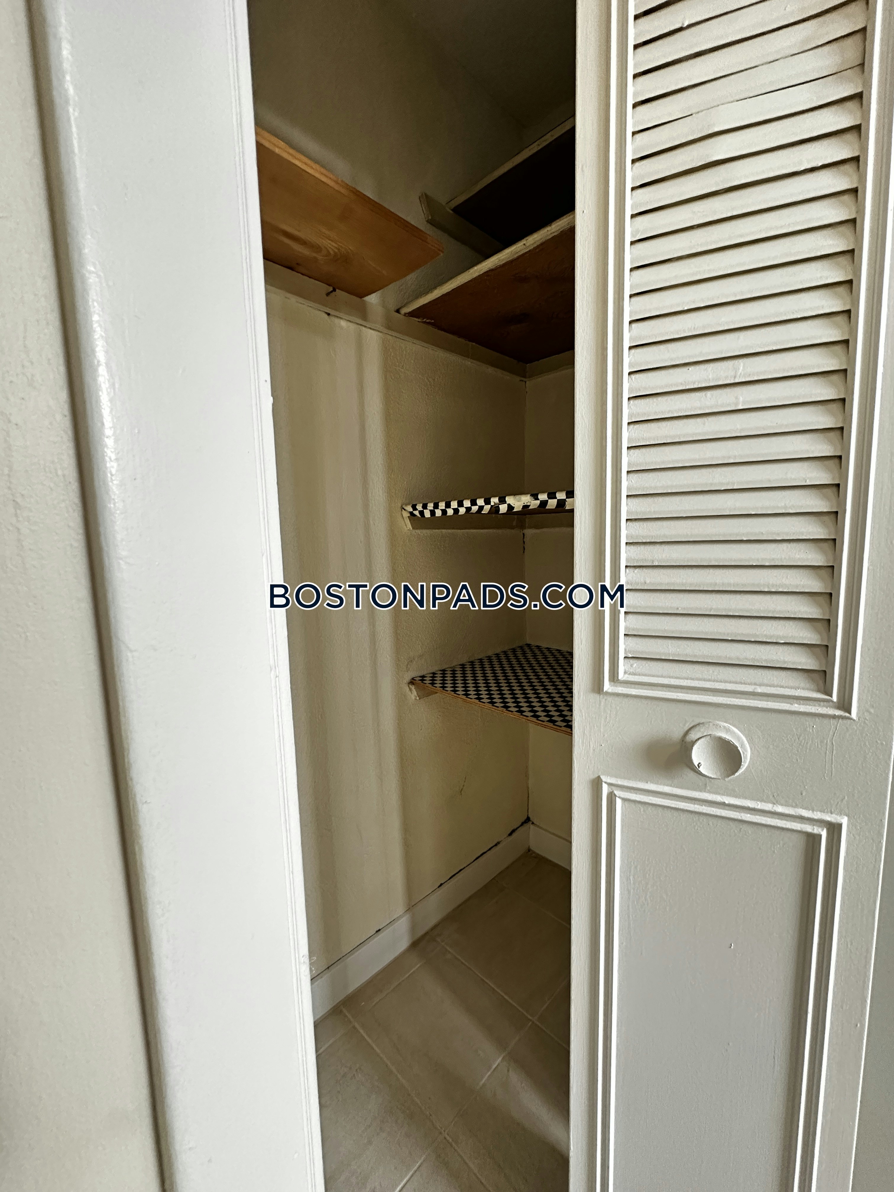 Boston - 0 Beds, 1 Baths