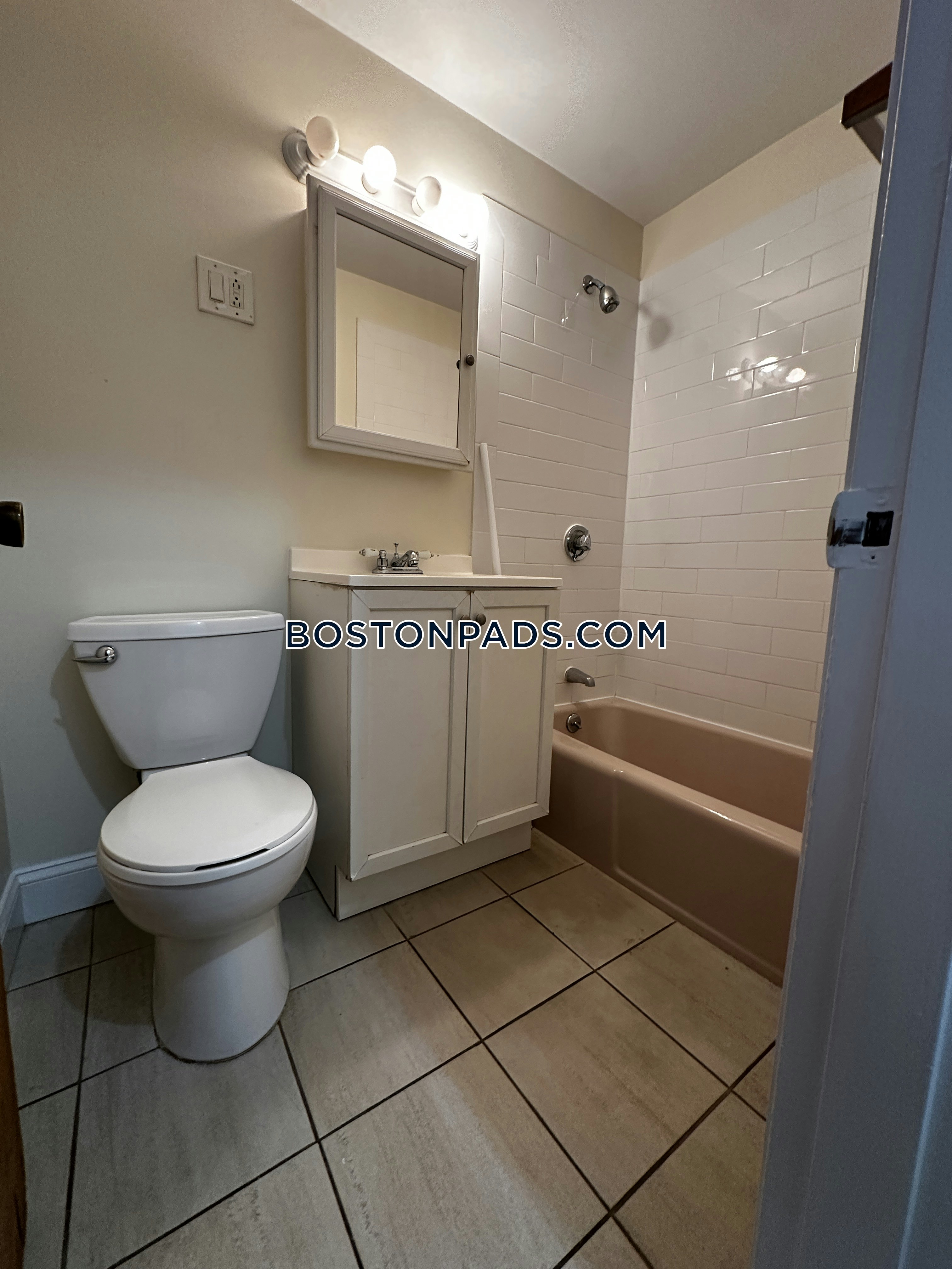 Boston - 0 Beds, 1 Baths