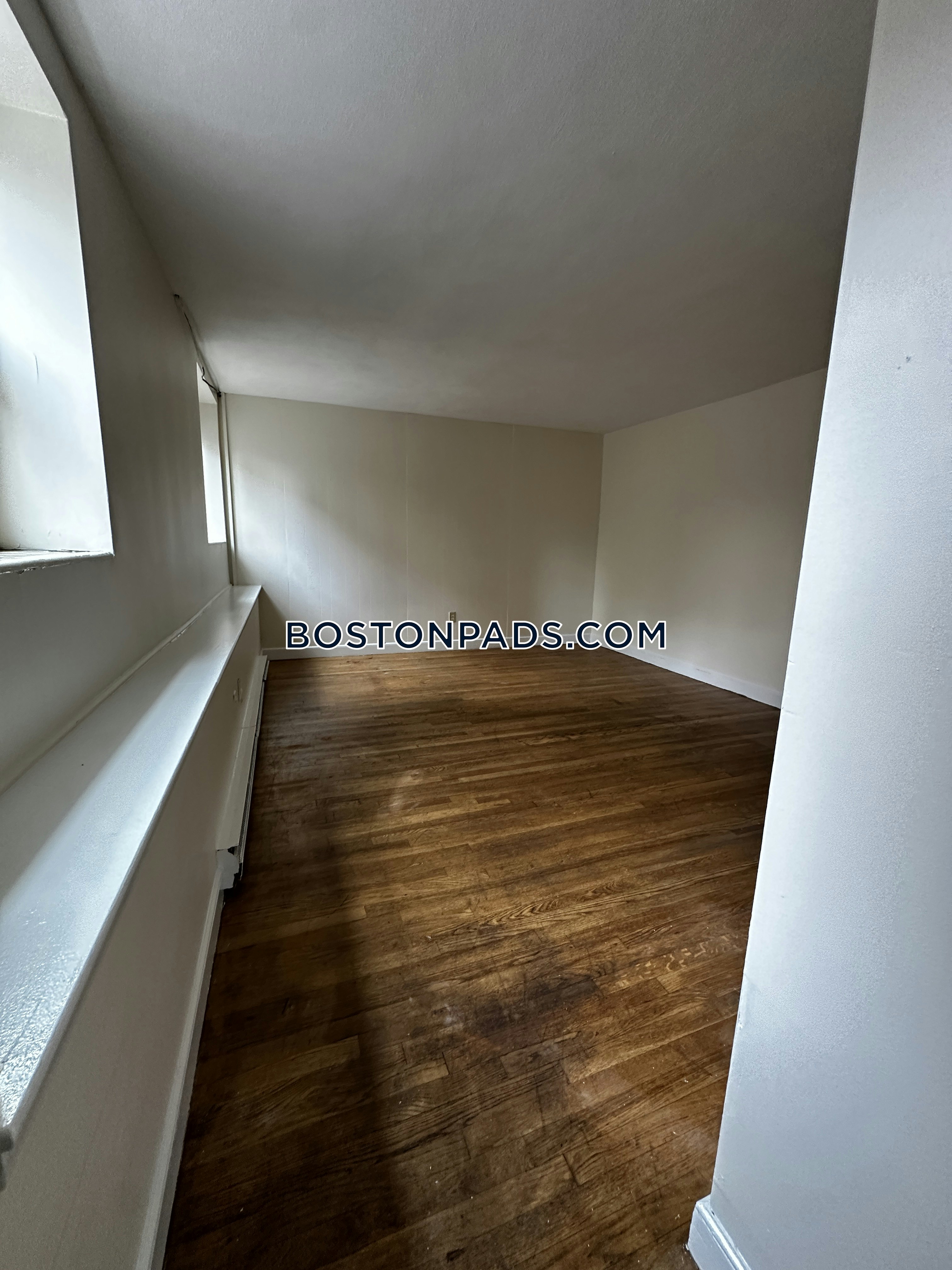 Boston - 0 Beds, 1 Baths