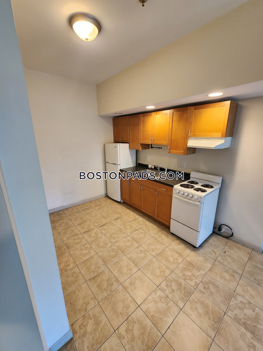 Worcester - Studio , 1 Bath - Image 2