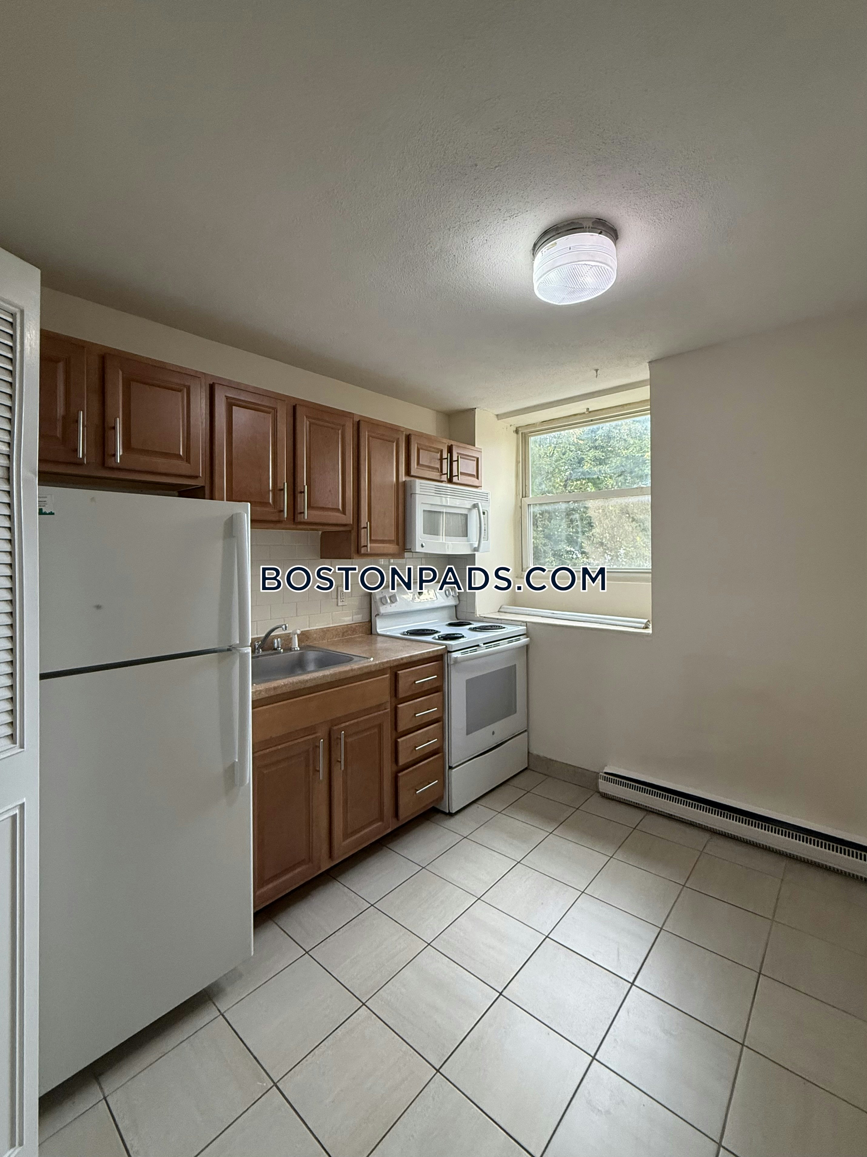 Boston - 0 Beds, 1 Baths