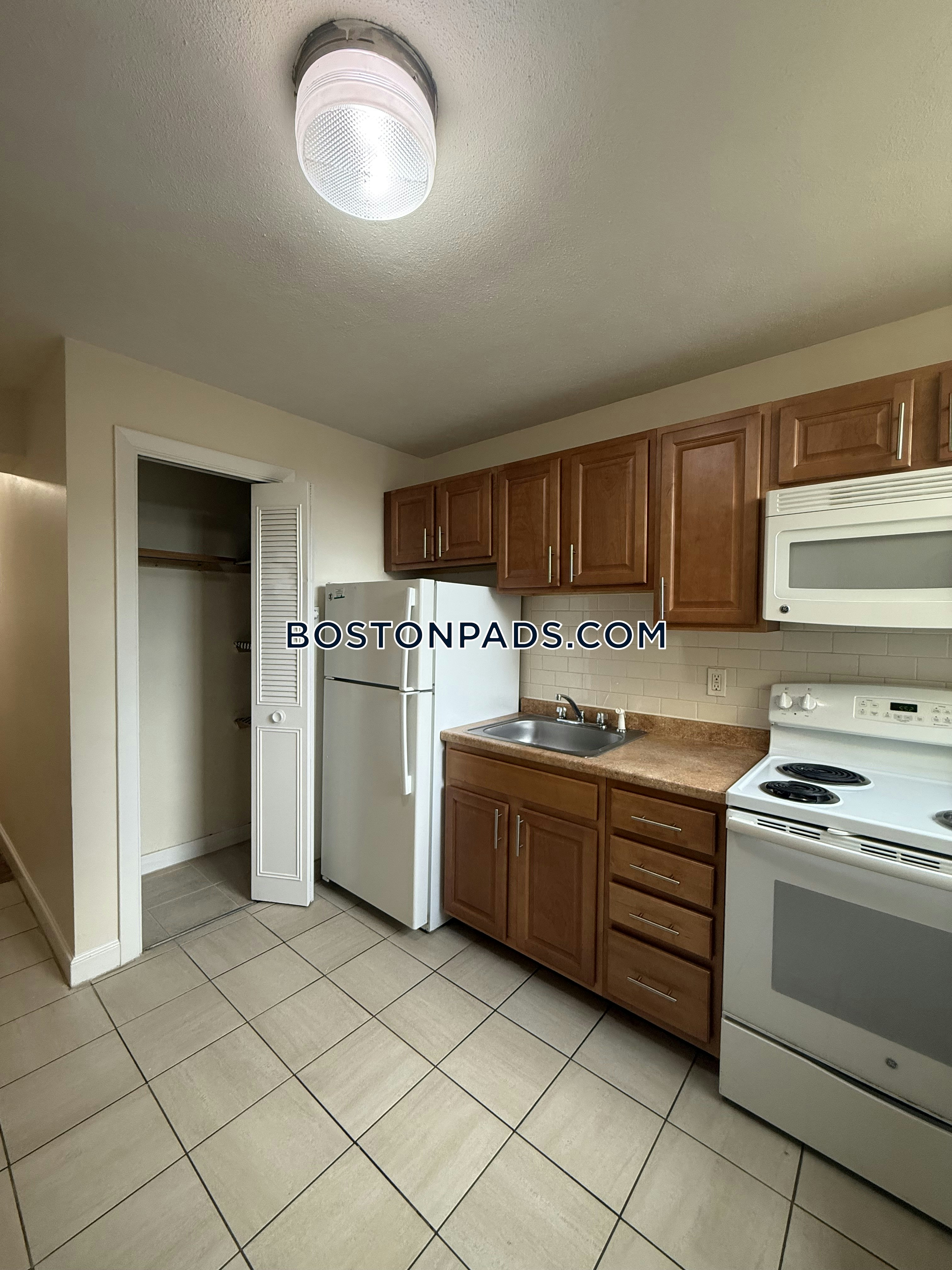 Boston - 0 Beds, 1 Baths
