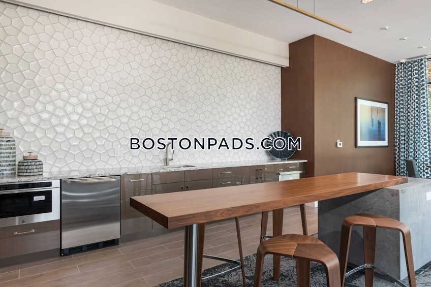 Lynn - $1,700+ /month