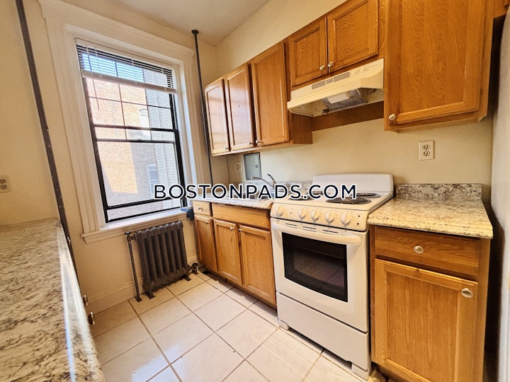 brighton-apartment-for-rent-3-bedrooms-1-bath-boston-3800-8016163 
