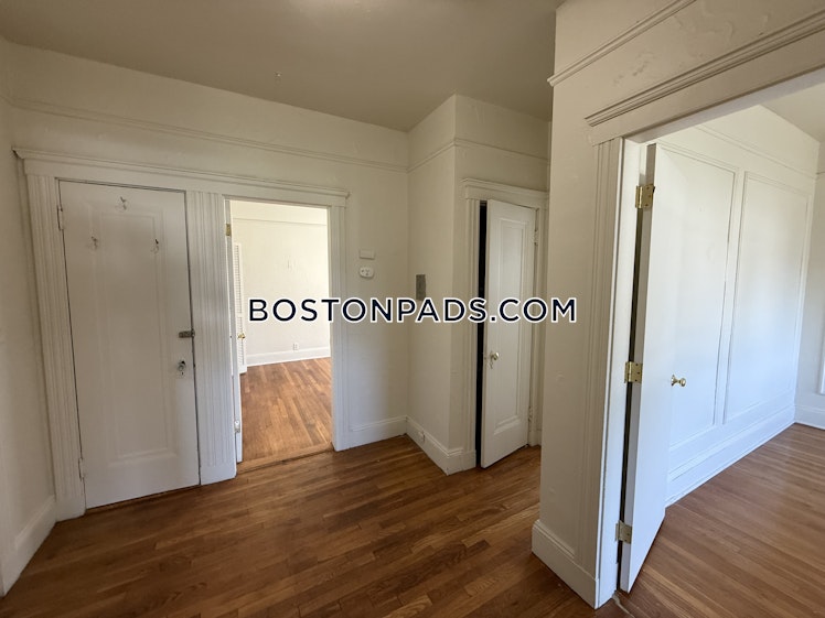 Commonwealth Ave., Boston