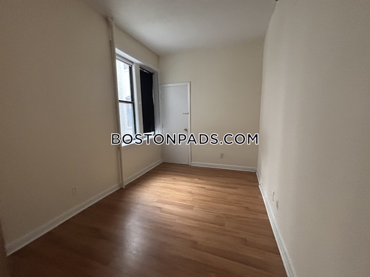 Commonwealth Ave., Boston