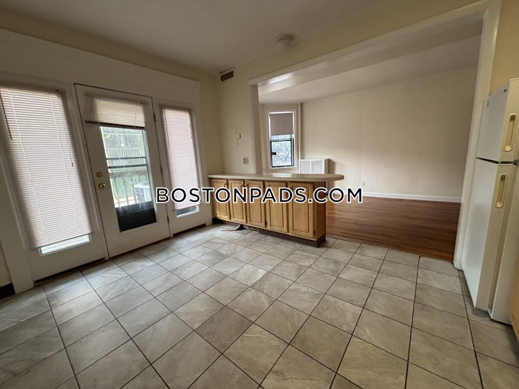 Commonwealth Ave., Boston