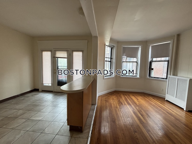 Commonwealth Ave., Boston