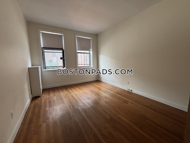 Commonwealth Ave., Boston