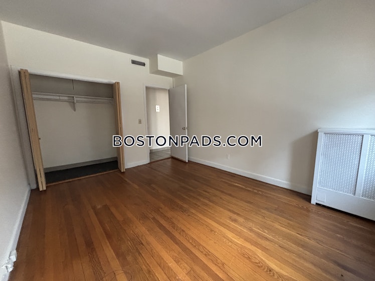 Commonwealth Ave., Boston