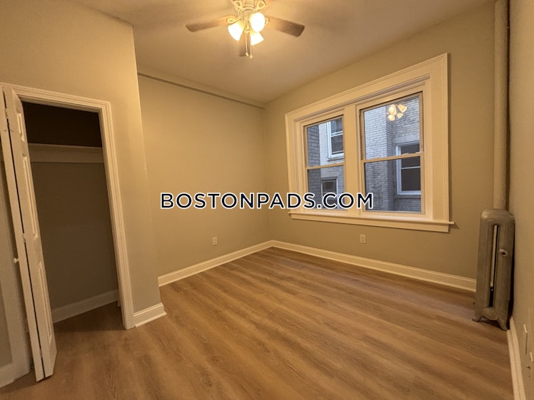 Commonwealth Ave., Boston