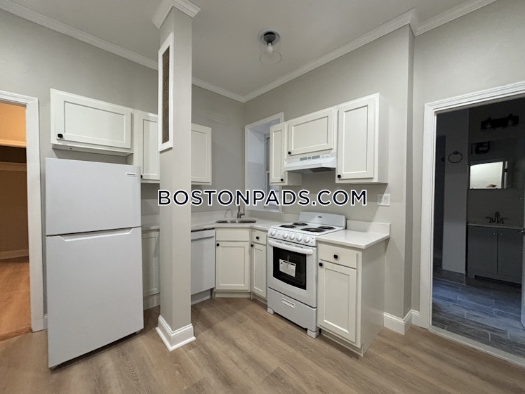 Commonwealth Ave., Boston