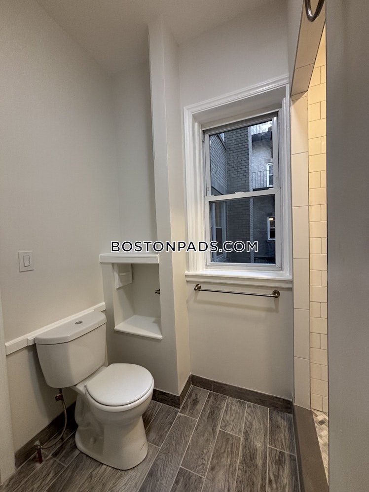 Commonwealth Ave., Boston