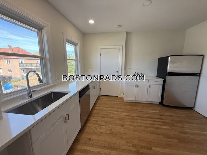 medford-apartment-for-rent-3-bedrooms-1-bath-tufts-3000-8003296 