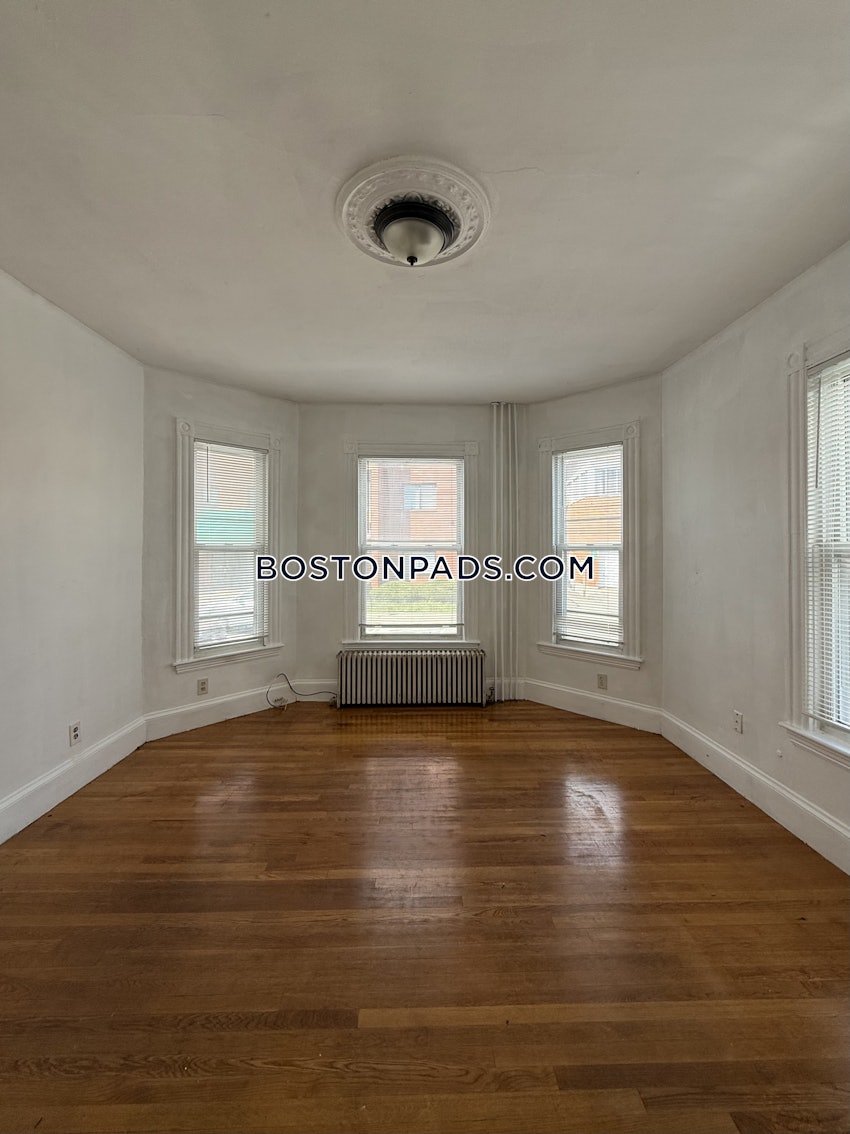 EVERETT - 3 Beds, 1 Bath - Image 3