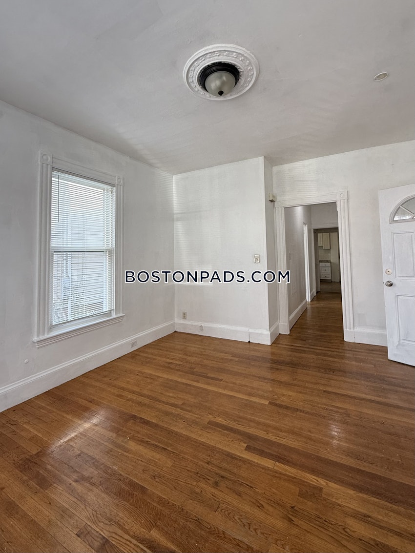 EVERETT - 3 Beds, 1 Bath - Image 11