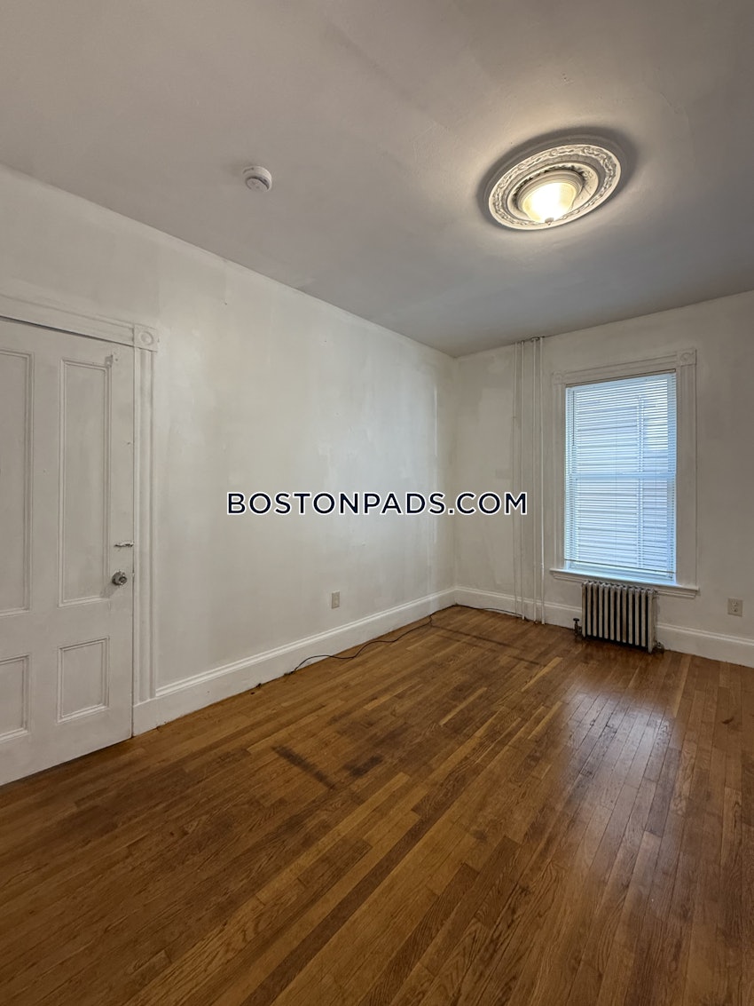 EVERETT - 3 Beds, 1 Bath - Image 6