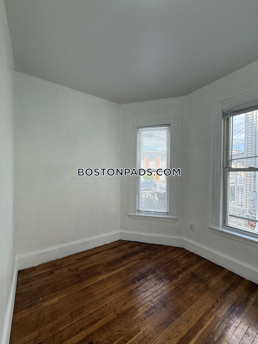 EVERETT - 3 Beds, 1 Bath - Image 5