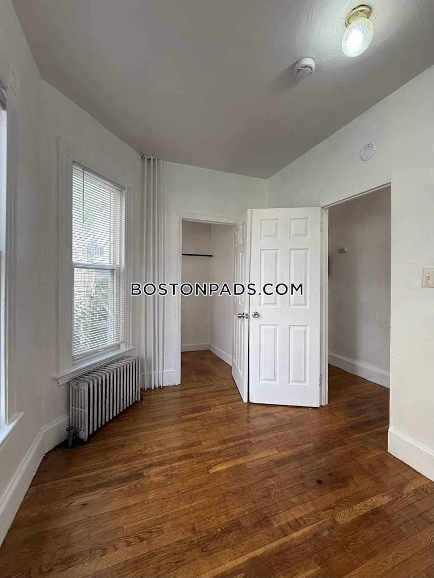 EVERETT - 3 Beds, 1 Bath - Image 10