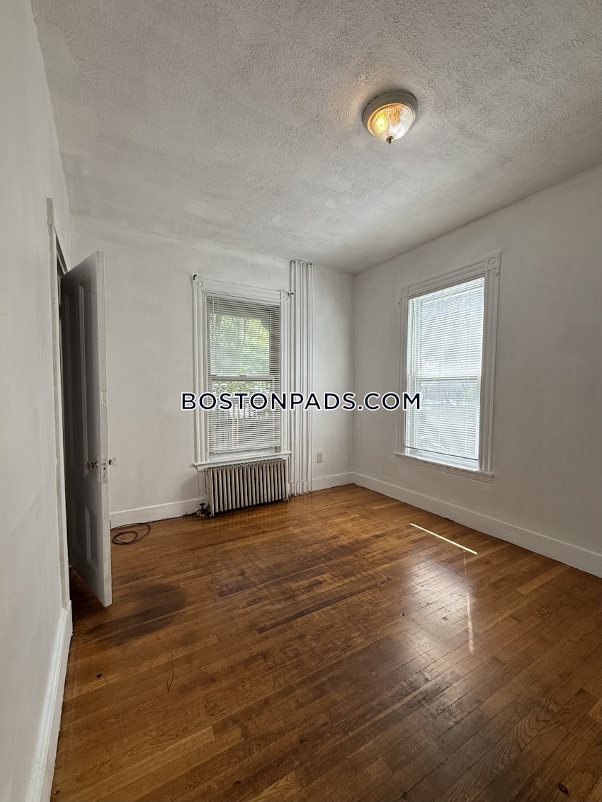 EVERETT - 3 Beds, 1 Bath - Image 8