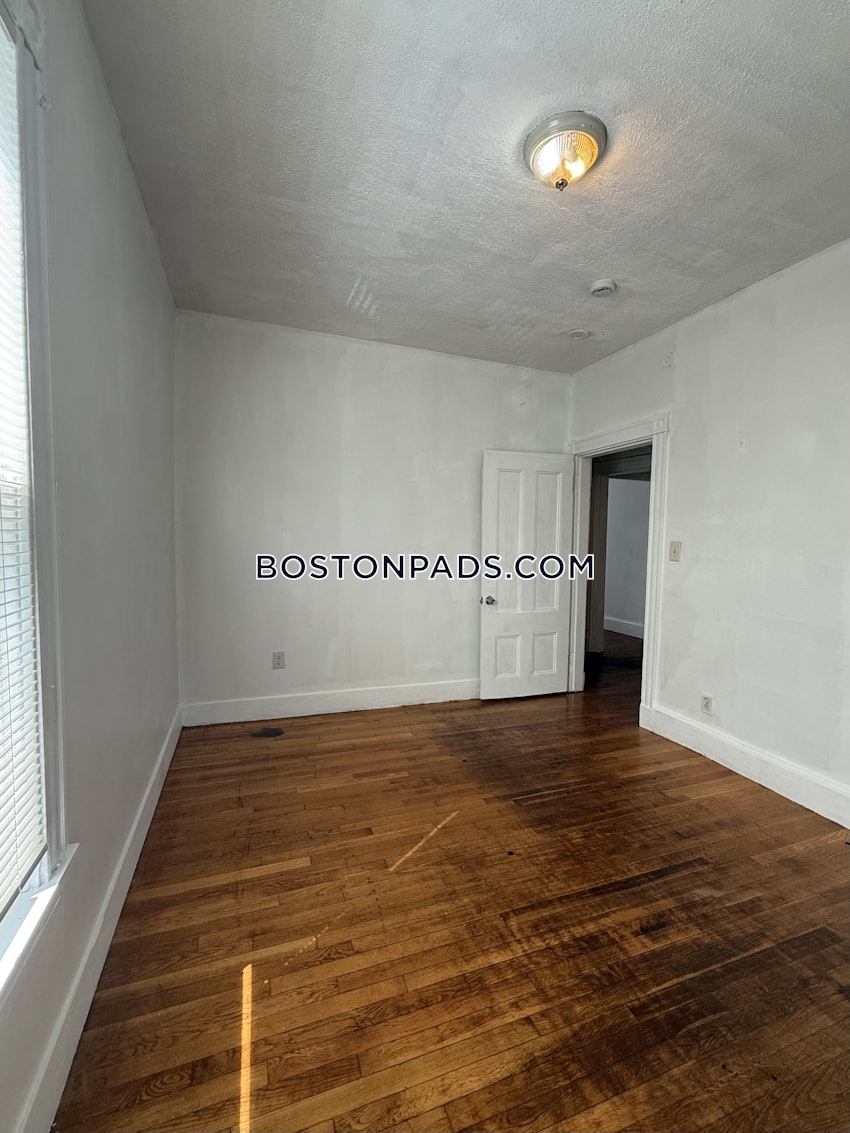 EVERETT - 3 Beds, 1 Bath - Image 7