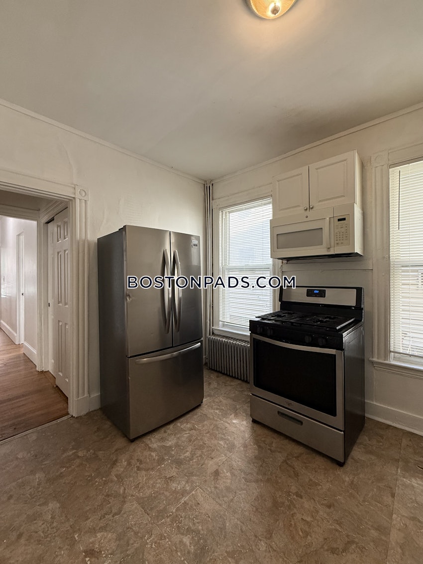 EVERETT - 3 Beds, 1 Bath - Image 1