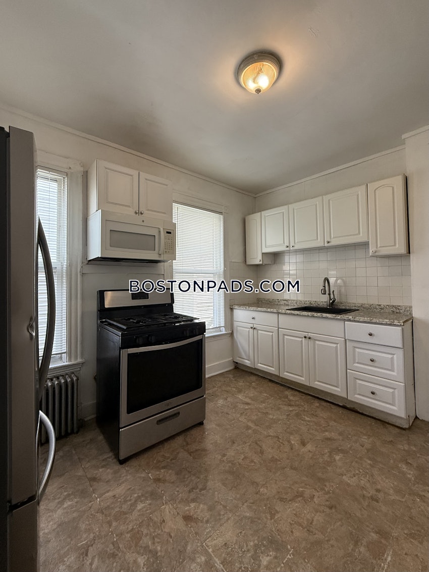 EVERETT - 3 Beds, 1 Bath - Image 2