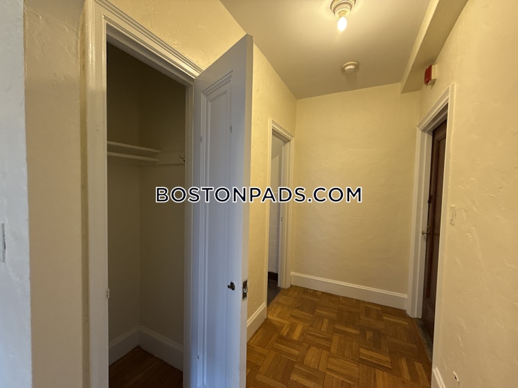 Elmwood Ave., Winchester