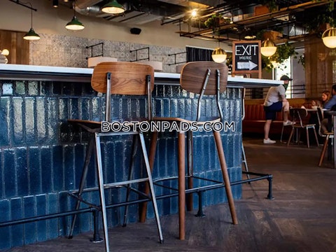 Rantoul St. Beverly photo 38