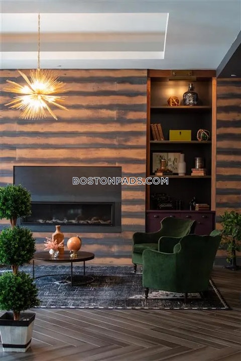 Rantoul St. Beverly photo 5