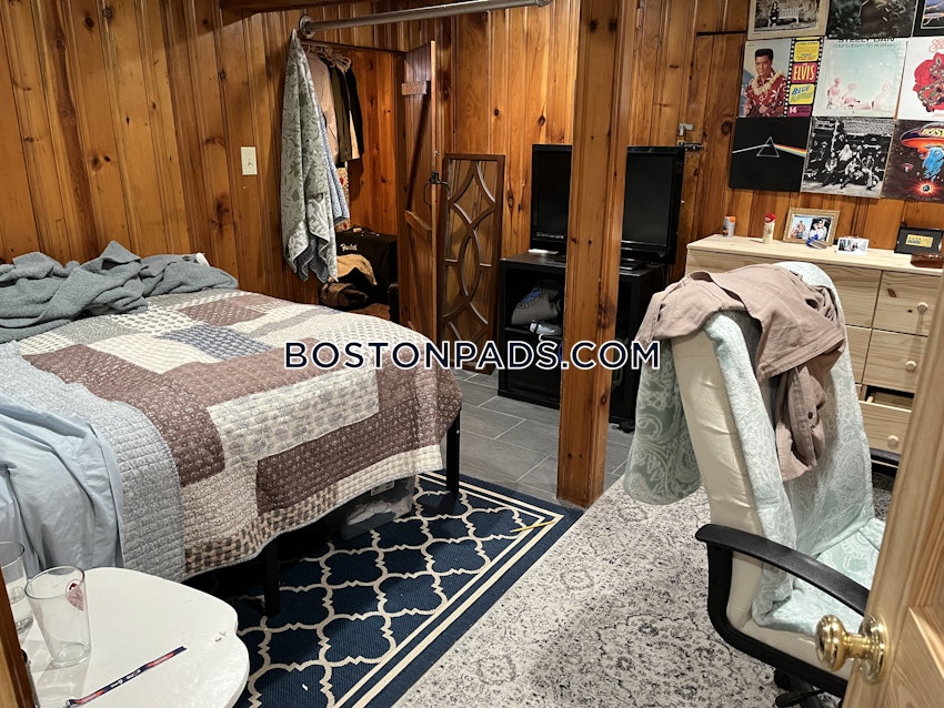 SOMERVILLE - TUFTS - 4 Beds, 1.5 Baths - Image 11