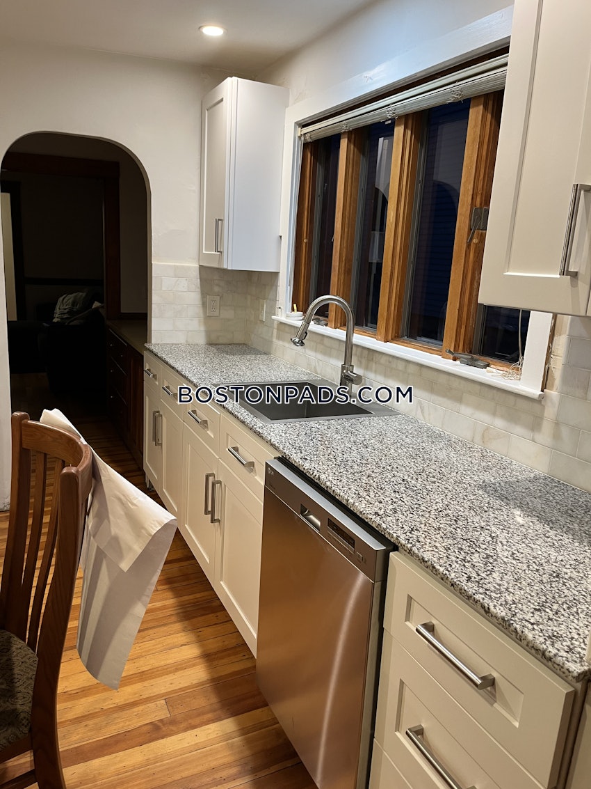 SOMERVILLE - TUFTS - 4 Beds, 1.5 Baths - Image 6