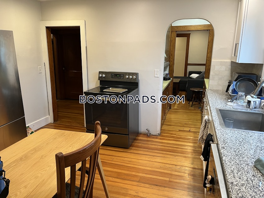 SOMERVILLE - TUFTS - 4 Beds, 1.5 Baths - Image 4