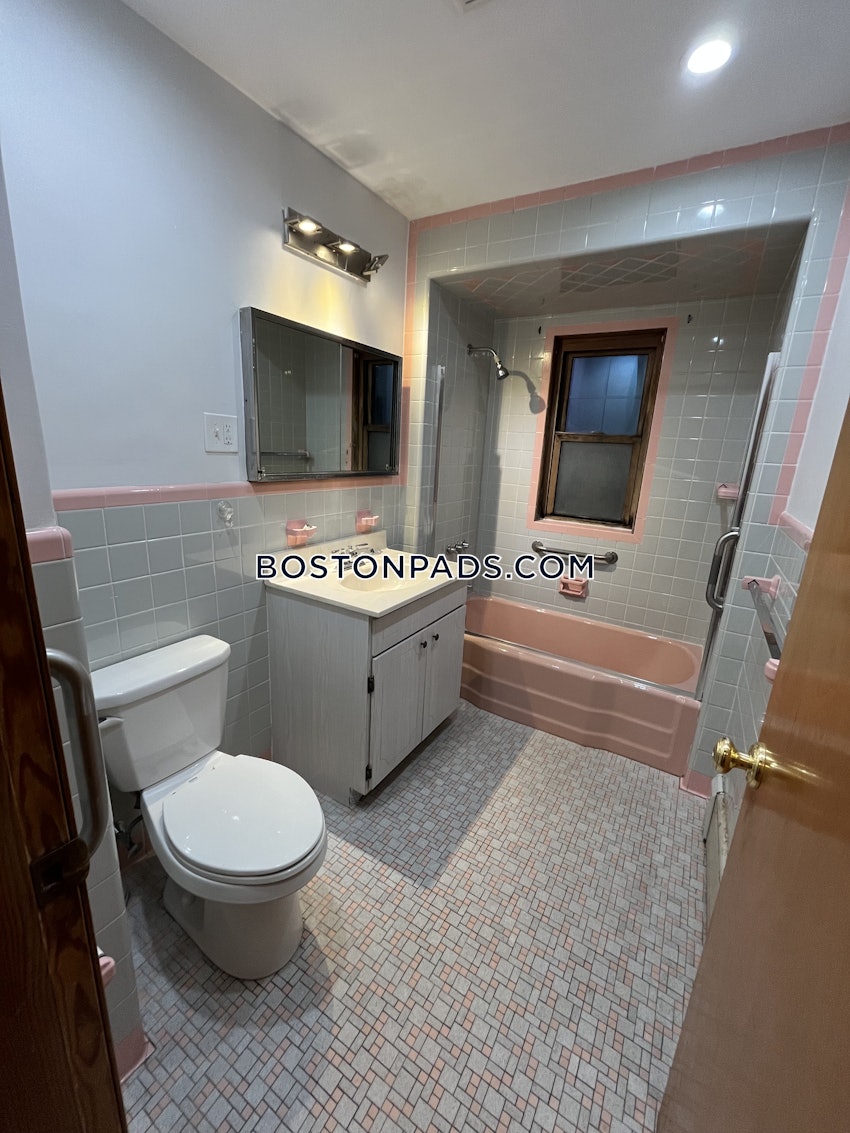 SOMERVILLE - TUFTS - 4 Beds, 1.5 Baths - Image 38