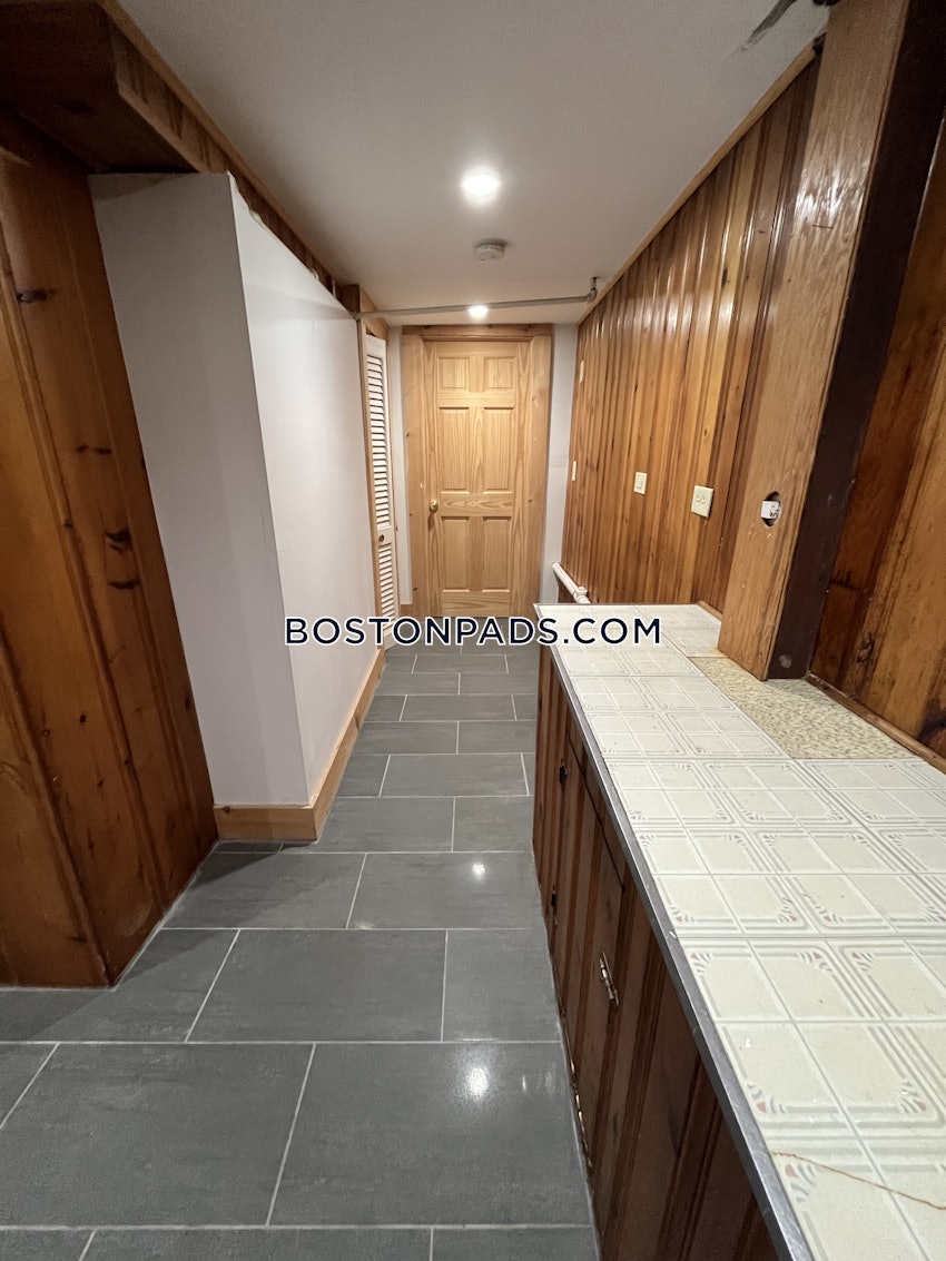 SOMERVILLE - TUFTS - 4 Beds, 1.5 Baths - Image 22