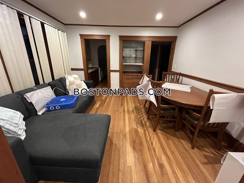 SOMERVILLE - TUFTS - 4 Beds, 1.5 Baths - Image 1