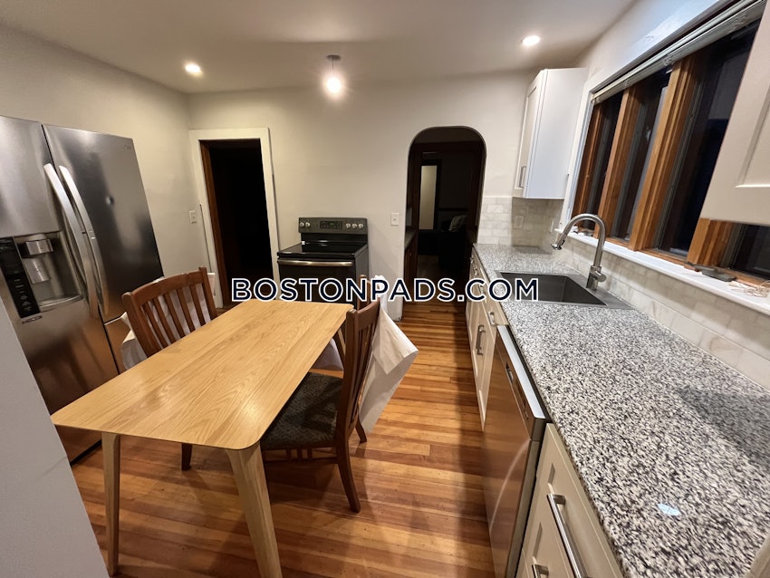 SOMERVILLE - TUFTS - 4 Beds, 1.5 Baths - Image 3