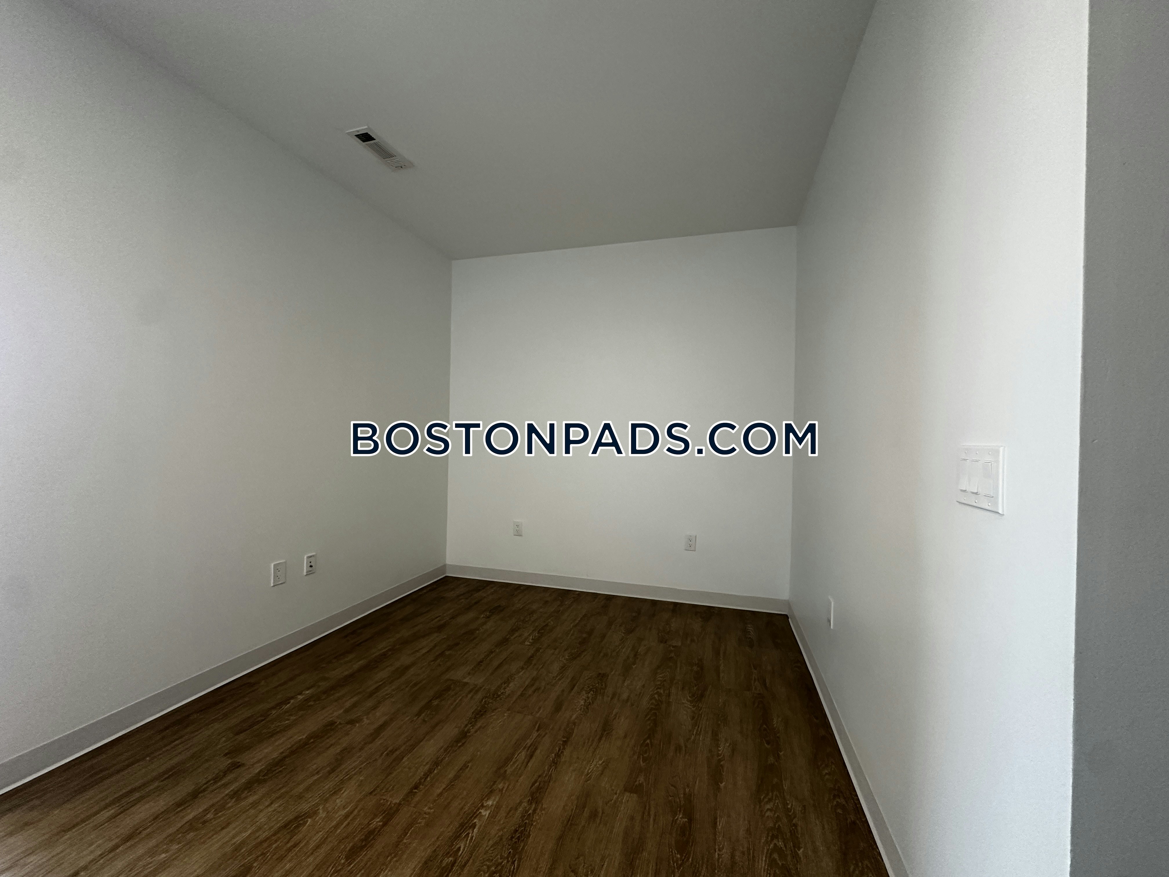 Boston - 0 Beds, 1 Baths