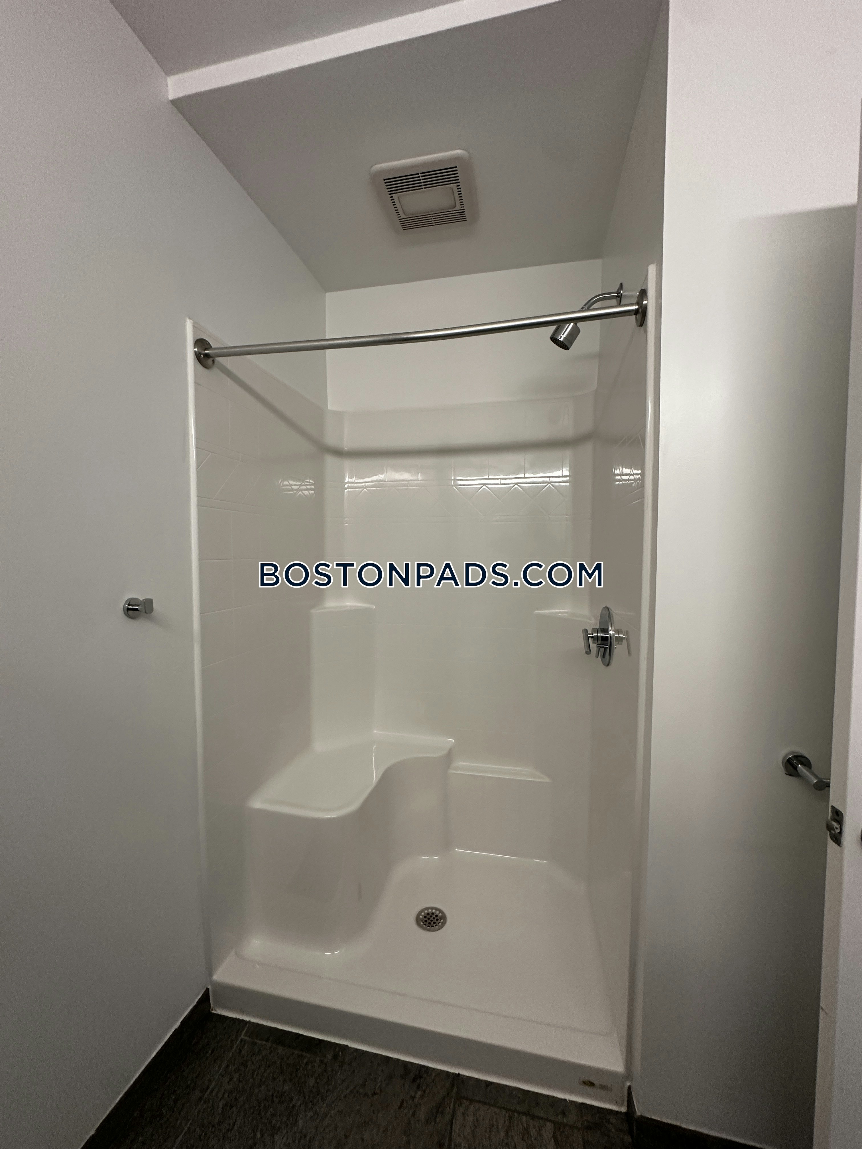 Boston - 0 Beds, 1 Baths