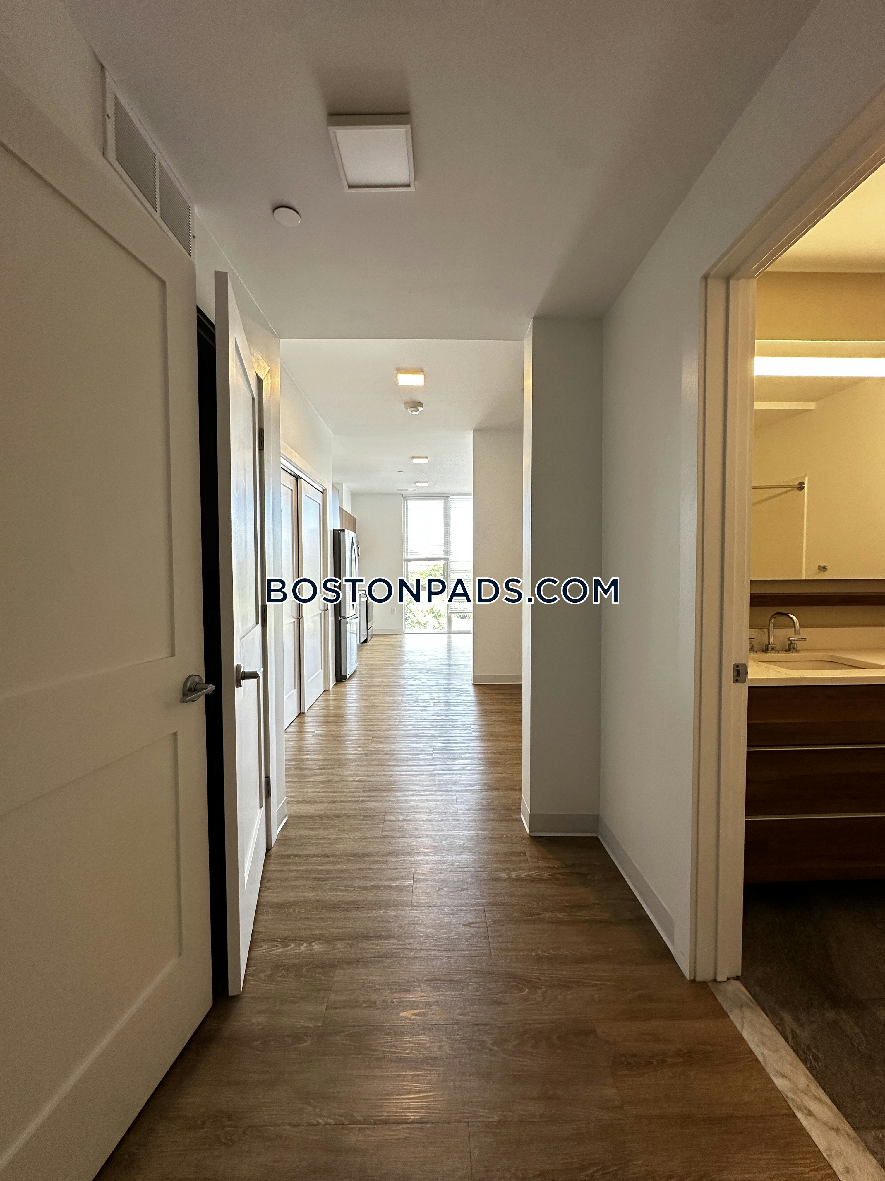 Boston - 0 Beds, 1 Baths