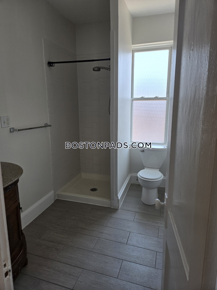 Commonwealth Ave., Boston