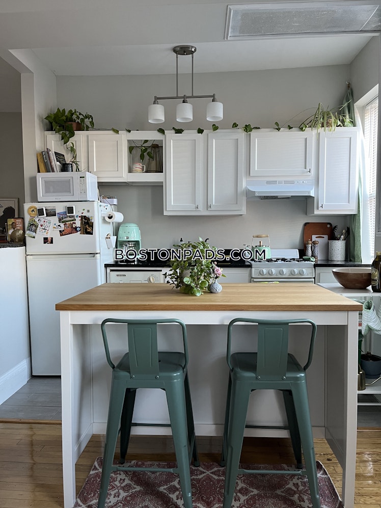 Commonwealth Ave., Boston