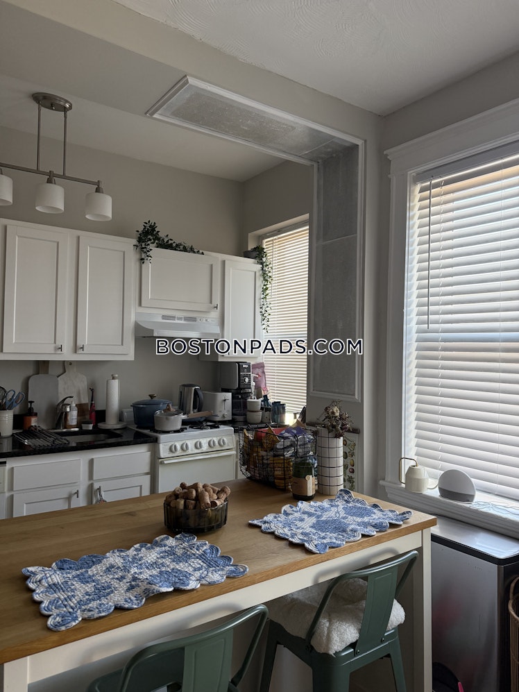 Commonwealth Ave., Boston