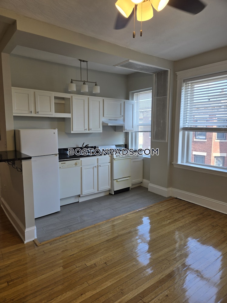 Commonwealth Ave., Boston