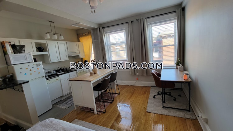 Commonwealth Ave., Boston