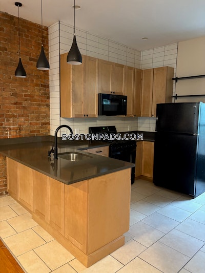 Dorchester 3 bedroom 2 baths in BOSTON Boston - $3,300 No Fee