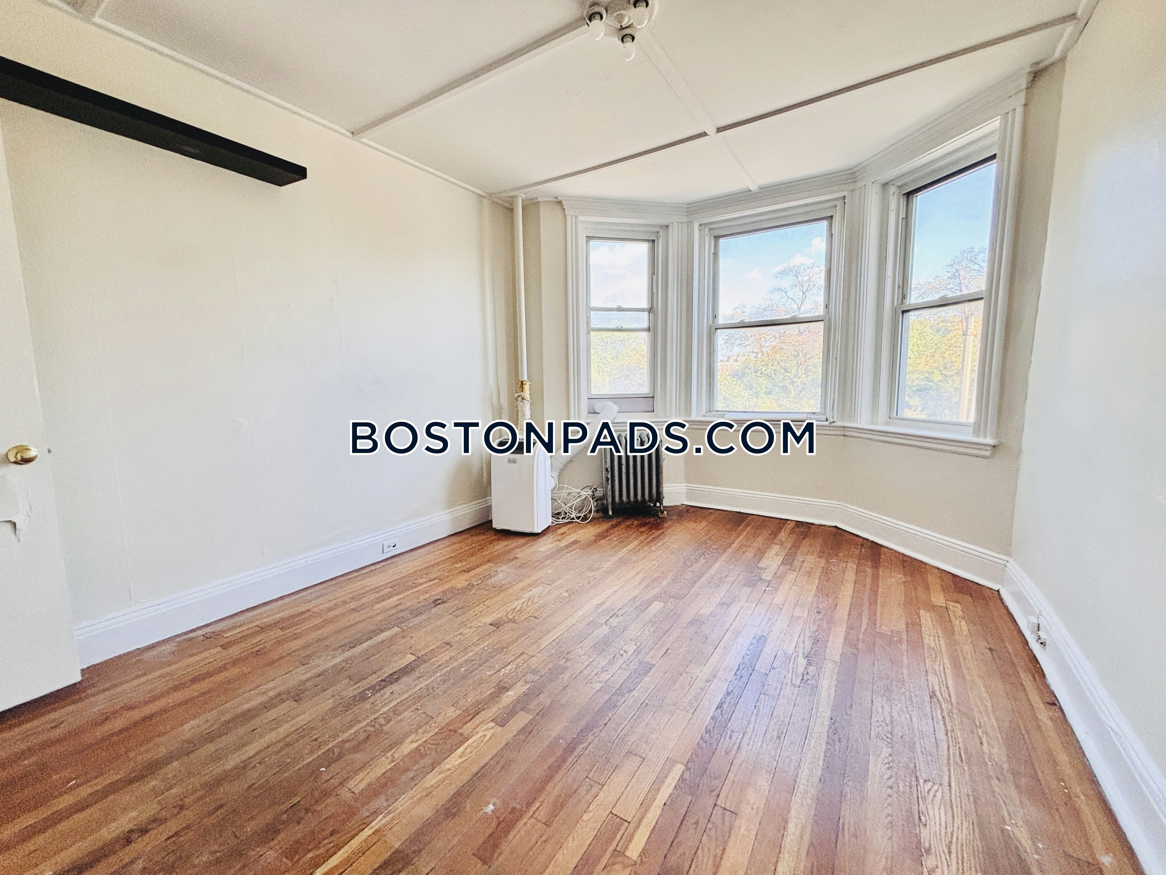 Boston - 1 Beds, 1 Baths