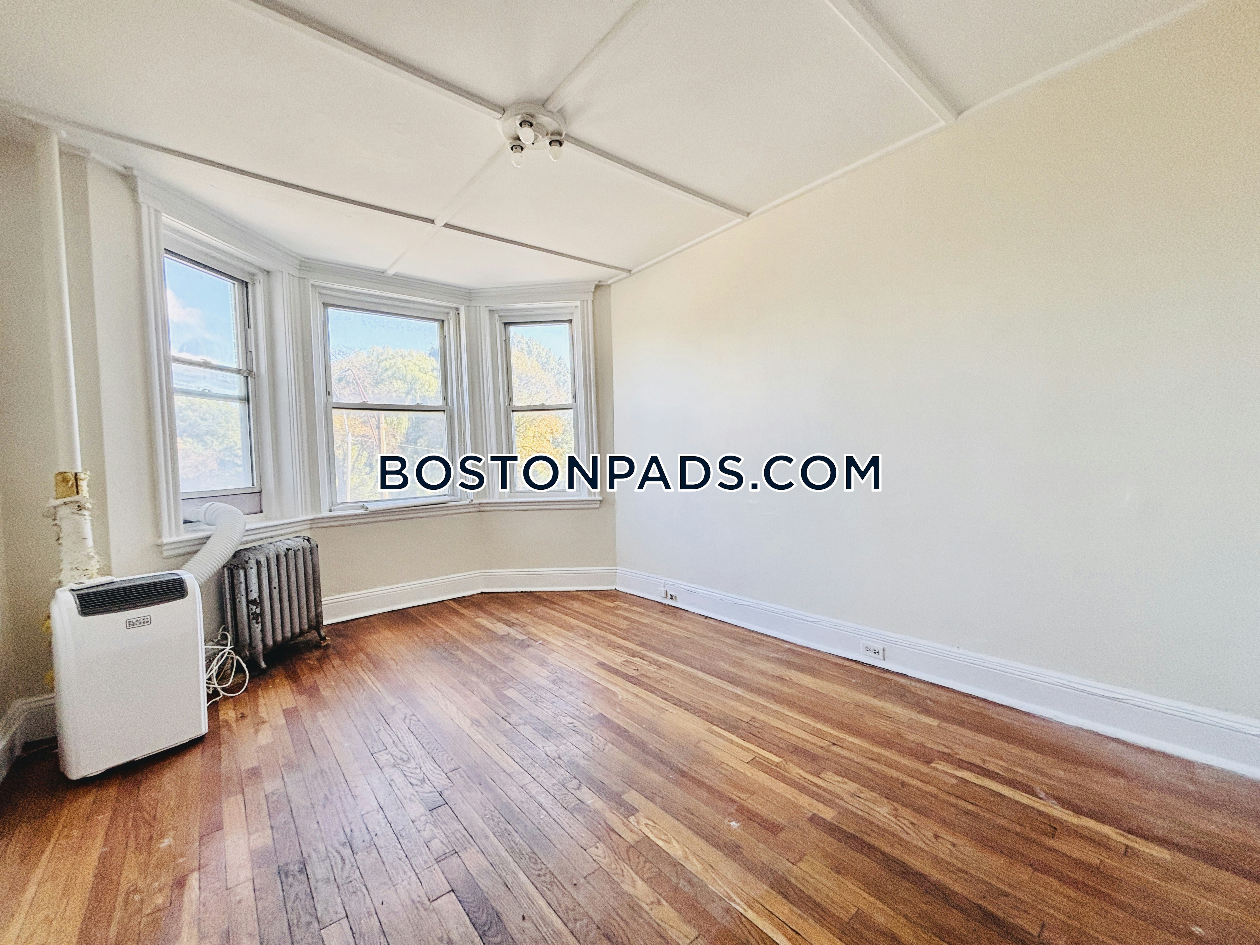 Boston - 1 Beds, 1 Baths